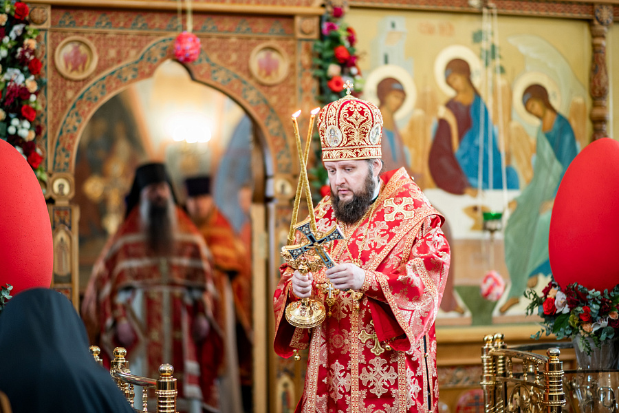 Божественная литургия в Свято-Троицком Белопесоцком женском монастыре города Ступино